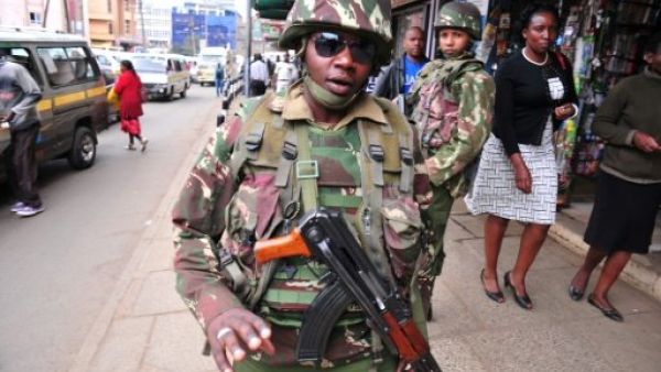 دورية للشرطة الكينية في احد شوارع العاصمة نيروبي

