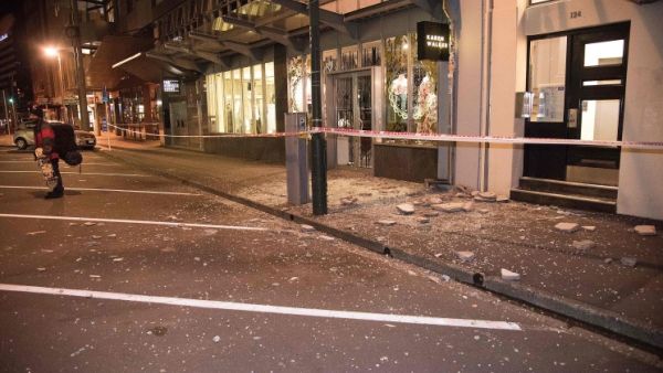 زلزال يضرب نيوزيلندا والآلاف يفرون من موجات تسونامي
