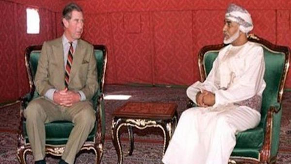 سلطان عُمان يستقبل الأمير تشارلز في ظهور علني نادر

