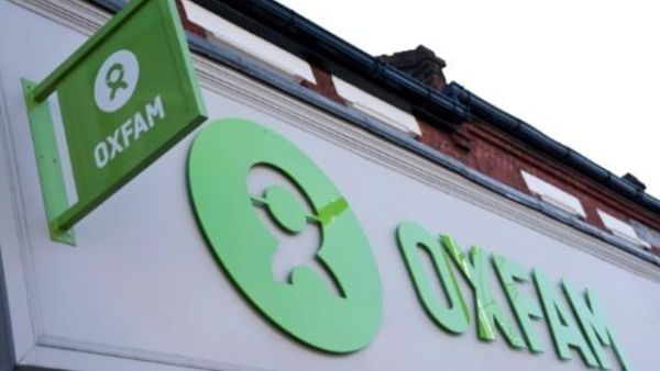 شارة لمنظمة اوكسفام في جنوب لندن
