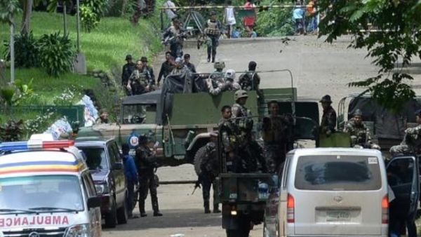 الجيش الفيليبيني بعد عمليات استهدفت اسلاميين مقربين من تنظيم الدولة الاسلامية، في ماراوي بجزيرة ميندناو جنوب الفيليبين

