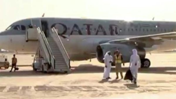 صورة من فيديو نشرته وزارة الداخلية العراقية لصيادين قطريين افرج عنهم الجمعة 21 نيسان/ابريل

