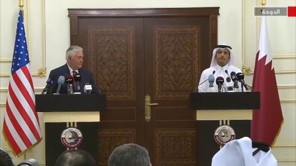 وزير الخارجية الاميركي ريكس تيلرسون ونظيره القطري محمد بن عبد الرحمن آل ثاني في الدوحة
