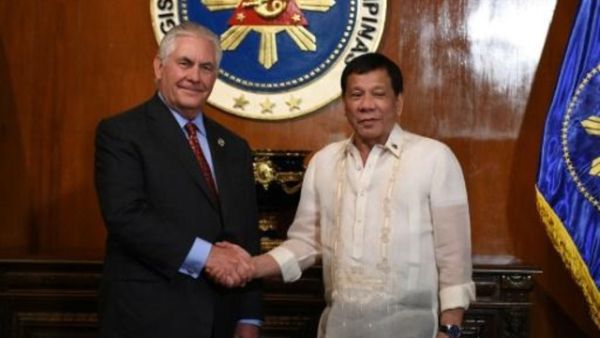رئيس الفيليبين رودريغو دوتيرتي يستقبل وزير الخارجية الاميركي ريكس تيلرسون

