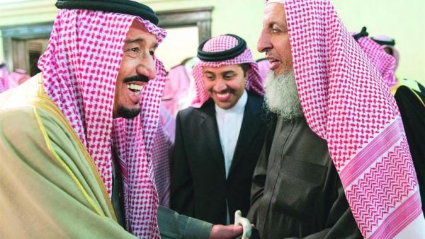 مفتي عام المملكة العربية السعودية الشيخ عبدالعزيز بن عبدالله آل الشيخ مع الملك سلمان