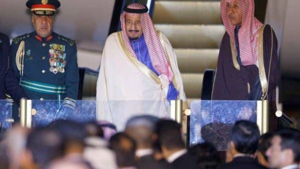 الملك سلمان يصل اليابان في اول زيارة لعاهل سعودي منذ 50 عاما

