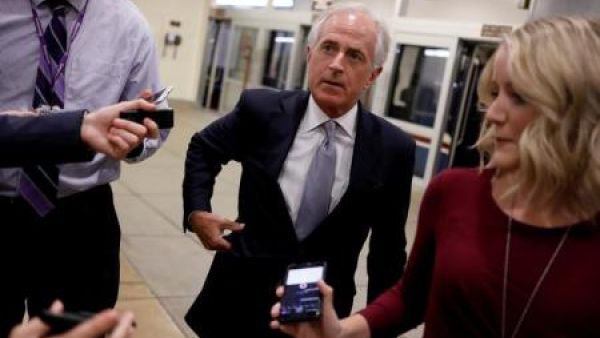 السناتور بوب كوركر 
