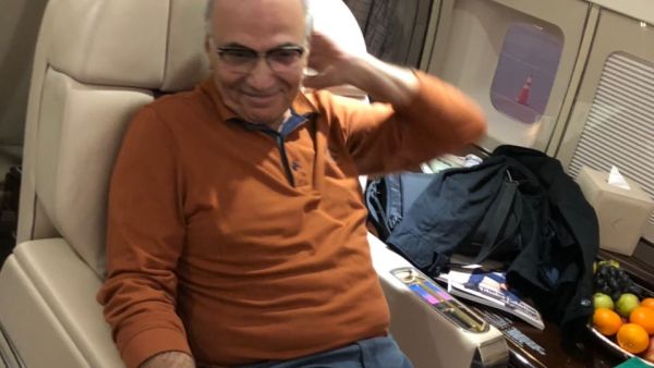 رئيس الوزراء المصرى السابق أحمد شفيق في الطائرة التي نقلته من الامارات الى مصر