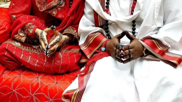 البرلمان السوداني يرفض إباحة الزواج مباشرة من غير ولي