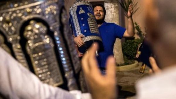 طقوس عيد المظال (سوكوت) اليهودي في كنيس بمدينة مراكش في المغرب

