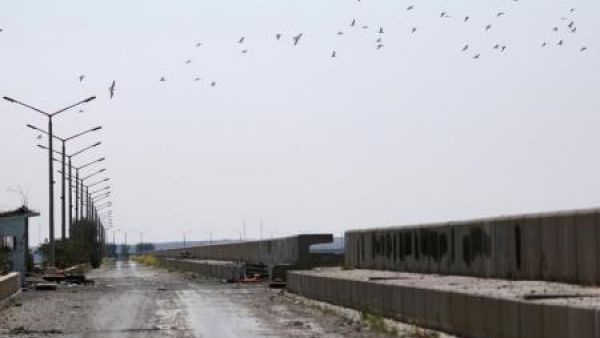 جزء من سد الطبقة على نهر الفرات في سوريا 
