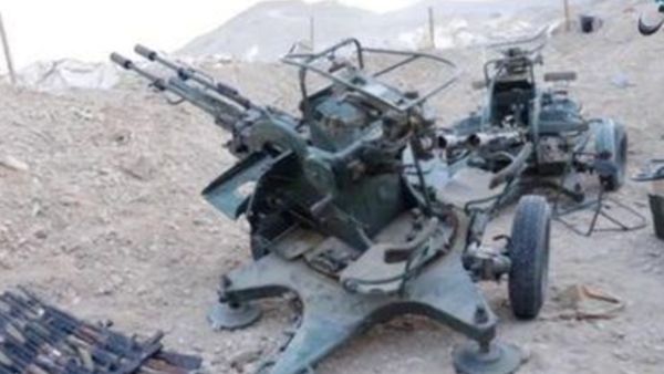 صورة لعتاد عسكري في قاعدة روسية يقال انها في تدمر بسوريا
