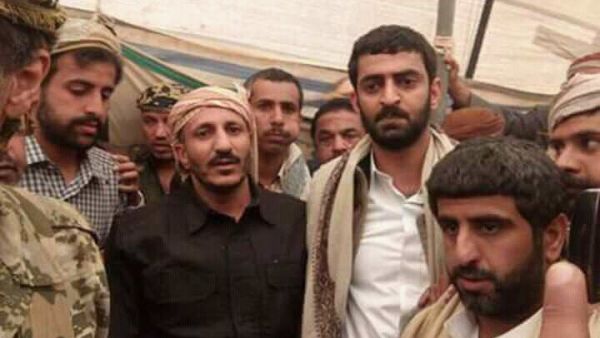 طارق محمد عبد الله صالح نجل شقيق الرئيس اليمني الاسبق الراحل علي صالح (المنتصف)