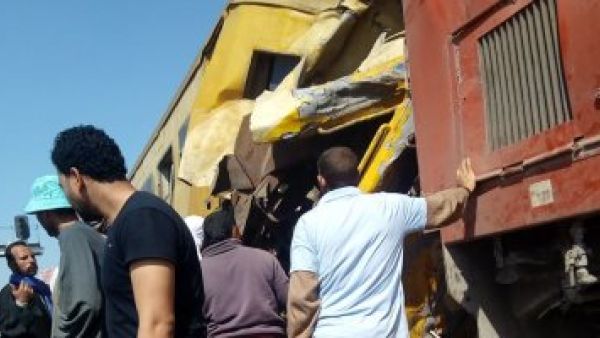 16 قتيلا وعشرات المصابين في تصادم قطارين بمصر
