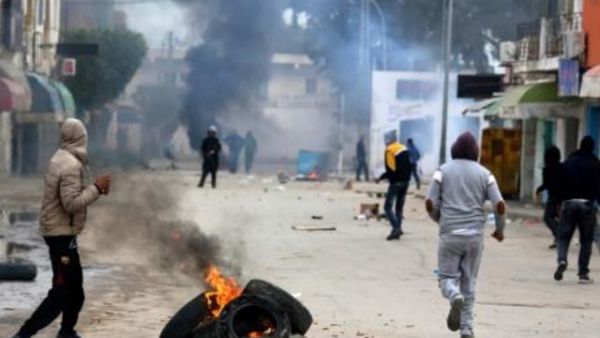 اتساع نطاق الاحتجاجات في تونس في الذكرى السادسة للانتفاضة
