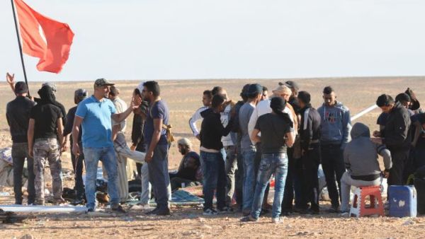 محتجون في تونس يغلقون محطة ثانية لضخ النفط في الجنوب

