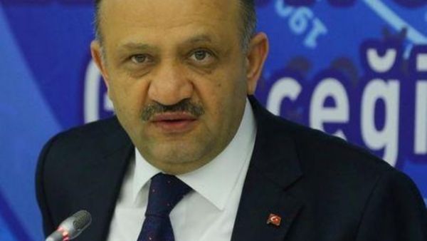 وزير الدفاع التركي فكري إشيق