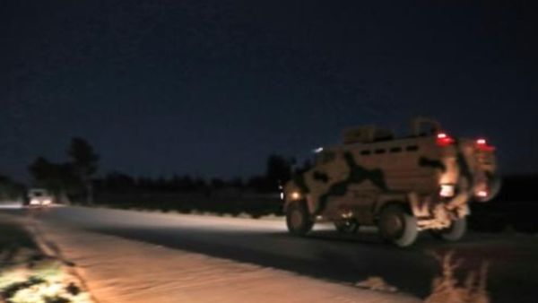 آليات عسكرية تركية قرب سراقب في محافظة إدلب في شمال غرب سوريا
