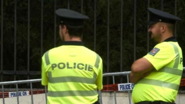 توقيف الإمام السابق لبراغ تمهيدا لمحاكمته بتهم الإرهاب
