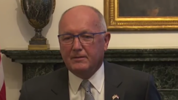 Peter Hoekstra had claimed in 2015 that the “Islamic Movement” in the Netherlands was behind “politicians being burned" (Youtube)