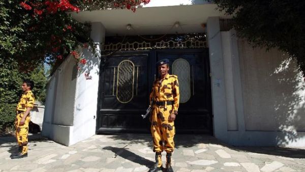 Yemeni soldiers stand guard in front of the Iranian ambassador's residence in Sanaa, on January 18, 2014. [AFP]