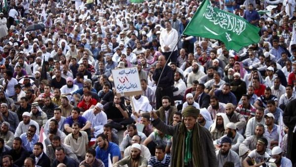 متظاهرون مؤيدون للرئيس مرسي