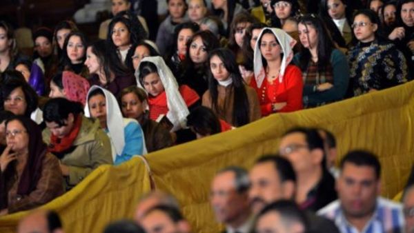 مصريون اقباط يحيون لية الميلاد في احدى كنائس القاهرة/أ.ف.ب