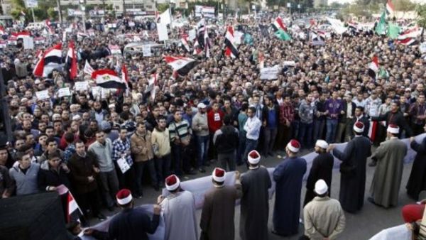 انصار جماعة الاخوان المسلمون يتظاهرون تأييدا للرئيس المصري في القاهرة/أ.ف.ب