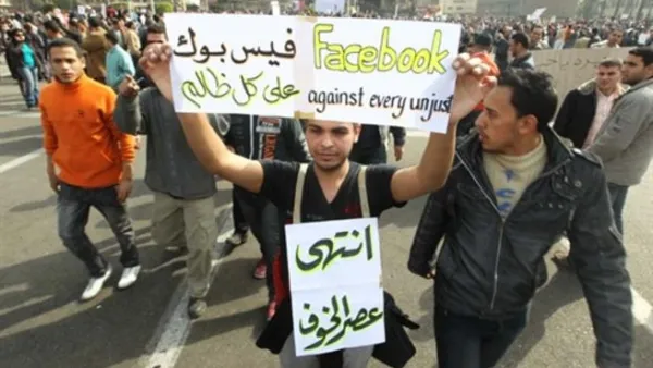 متظاهر في ميدان التحرير بالقاهرة/الثلاثاء/أ.ف.ب
