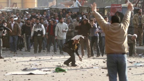 المحتجون تعرضوا لهجوم ضار شنه انصار مبارك