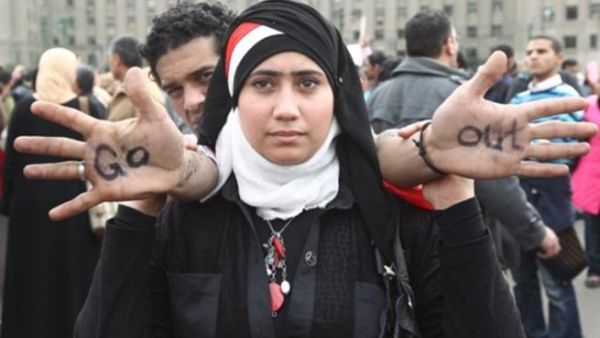  نائب الرئيس المصري يبحث عن مخرج كريم لمبارك من الأزمة