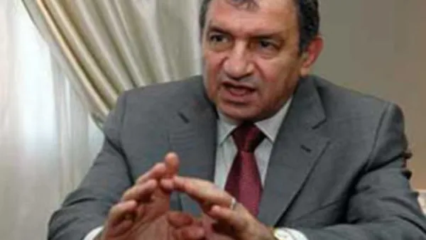 الدكتور عصام شرف رئيس مجلس الوزراء المصري