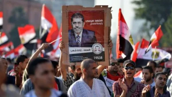 مرسي يتوعد خصومه