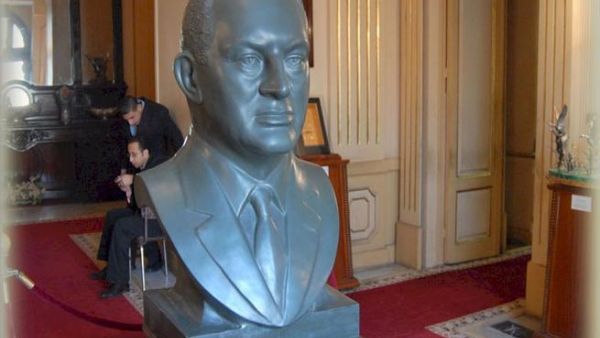 القوات المسلحة تزيل آخر بقايا آثار الرئيس السابق المصري مبارك