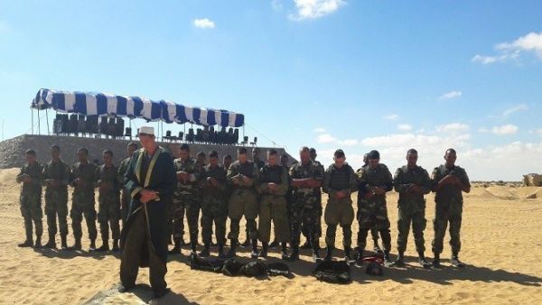  مظليون مصريون وروس مسلمون يقيمون صلاة مشتركة 