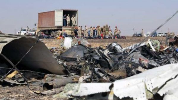 الطائرة الروسية “إيرباص321″ سقطت، صباح السبت الماضي، قرب مدينة العريش شمال شرق مصر