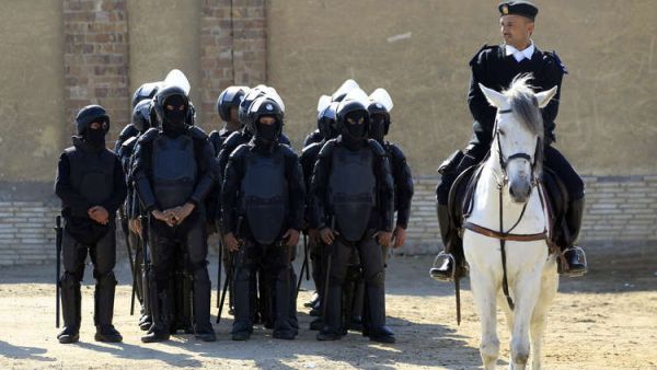 عناصر من الأجهزة الأمنية المصرية