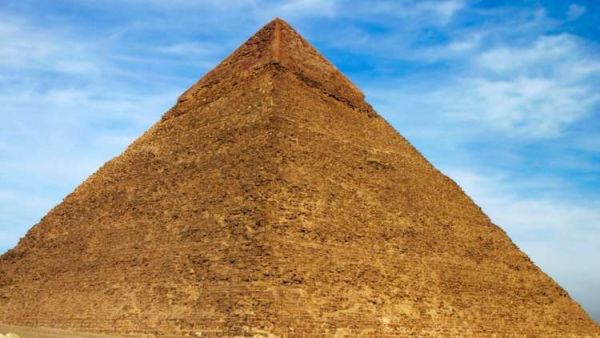 احتواء الكتابات والرسومات الفرعونية على رسومات تشبه الطائرات المروحية وأدوات عسكرية