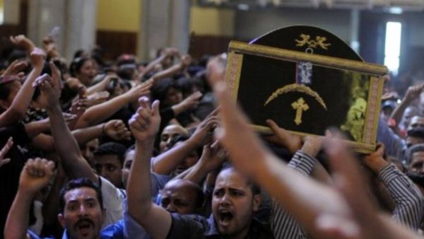 أقباط يشيعون ضحايا أحداث ماسبيرو في القاهرة