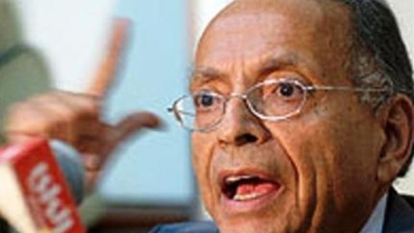 إتهام رفعت السعيد بالإعتداء على صحفيين مصريين