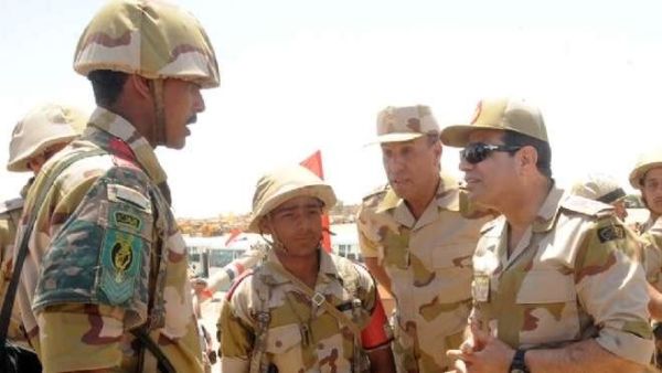 الرئيس عبد الفتاح السيسي يتفقد عناصر القوات المسلحة في سيناء