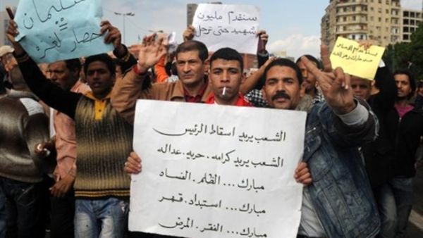 حمل المتظاهرون سليمان مسؤولية حصار غزة 