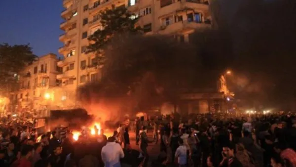 استمرت الاشتباكات في شارع محمد محمود القريب من ميدان التحرير السبت لليوم السادس