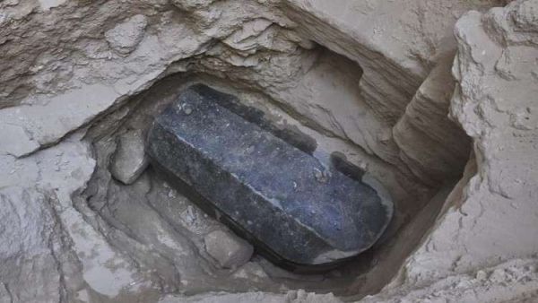 التابوت القديم لم يُمس منذ دفنه خلال العصر البلطمي، الذي استمر 300 عام تقريبا