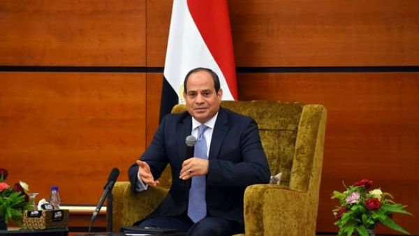 President Abdel Fattah al-Sisi speaking during a meeting with Sudanese politicians, thinkers, and journalists. (AFP/File)