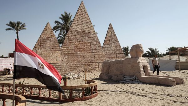 عائلة "ريجيني" تستنكر قرار إعادة السفير الإيطالي إلى القاهرة وتعتبره "استسلامًا"
