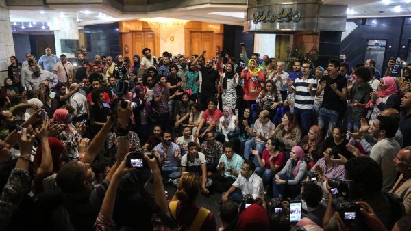 Protests in Cairo against the decision to sell the Red Sea islands to Egypt. (AFP)