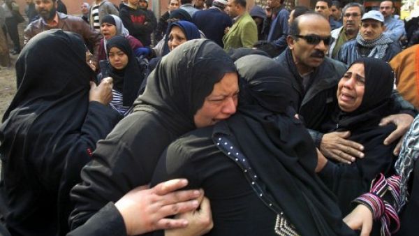 يوجد في كل طائرة صندوقان يقعان في ذيل الطائرة