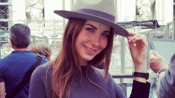 Nancy Ajram tips her hat to Trevi Fountain.