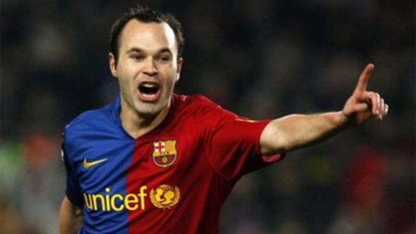 أندريس إنييستا لاعب وسط برشلونة والمنتخب الإسباني
